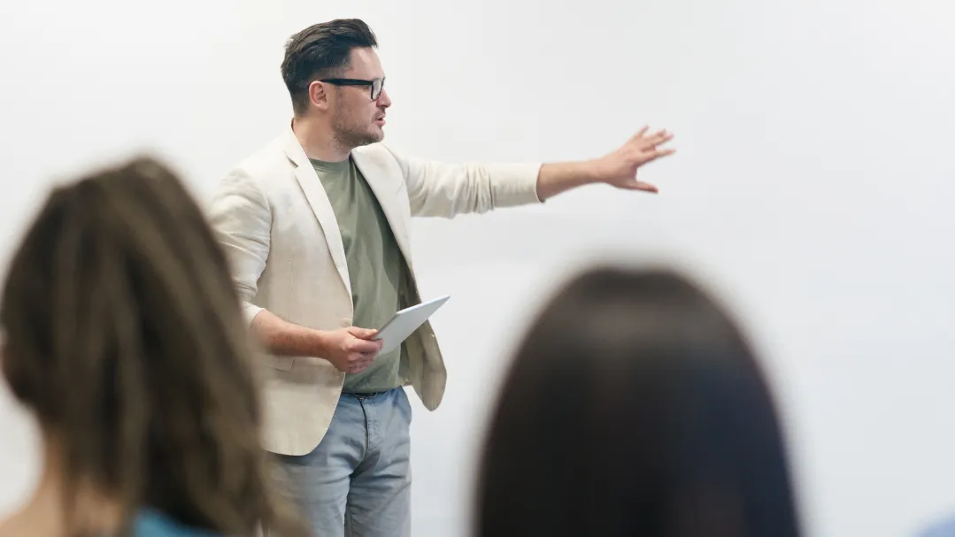 studiu-cum-invata-profesorii-romani-merito