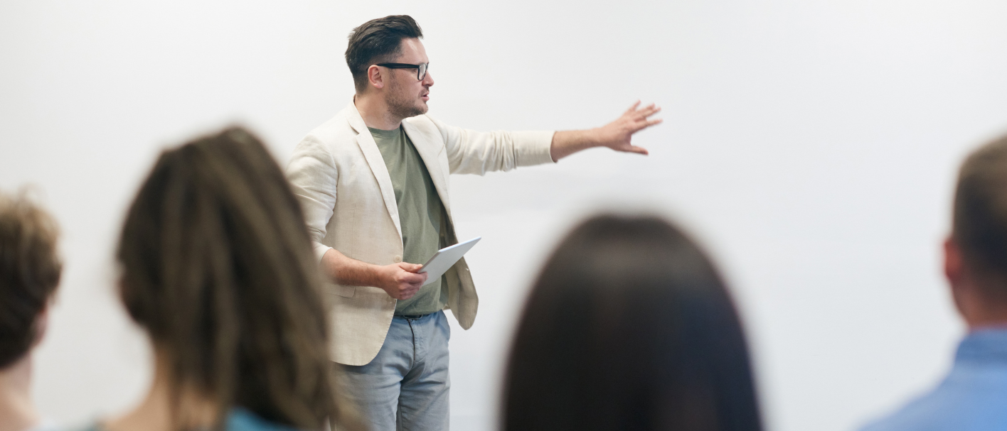 studiu-cum-invata-profesorii-romani-merito