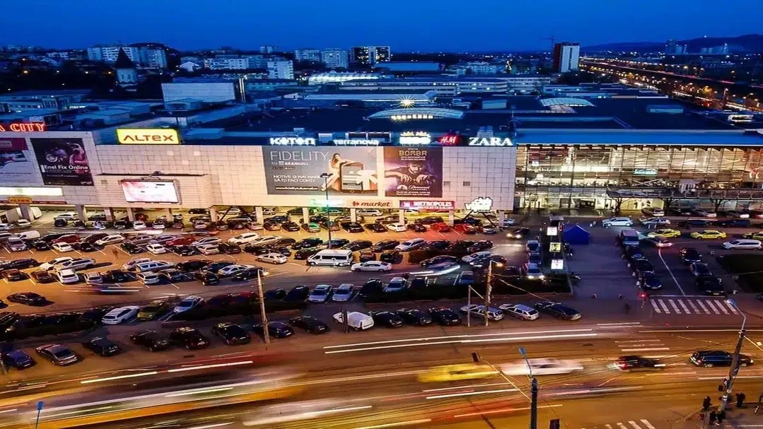 iulius-mall-iasi-noaptea